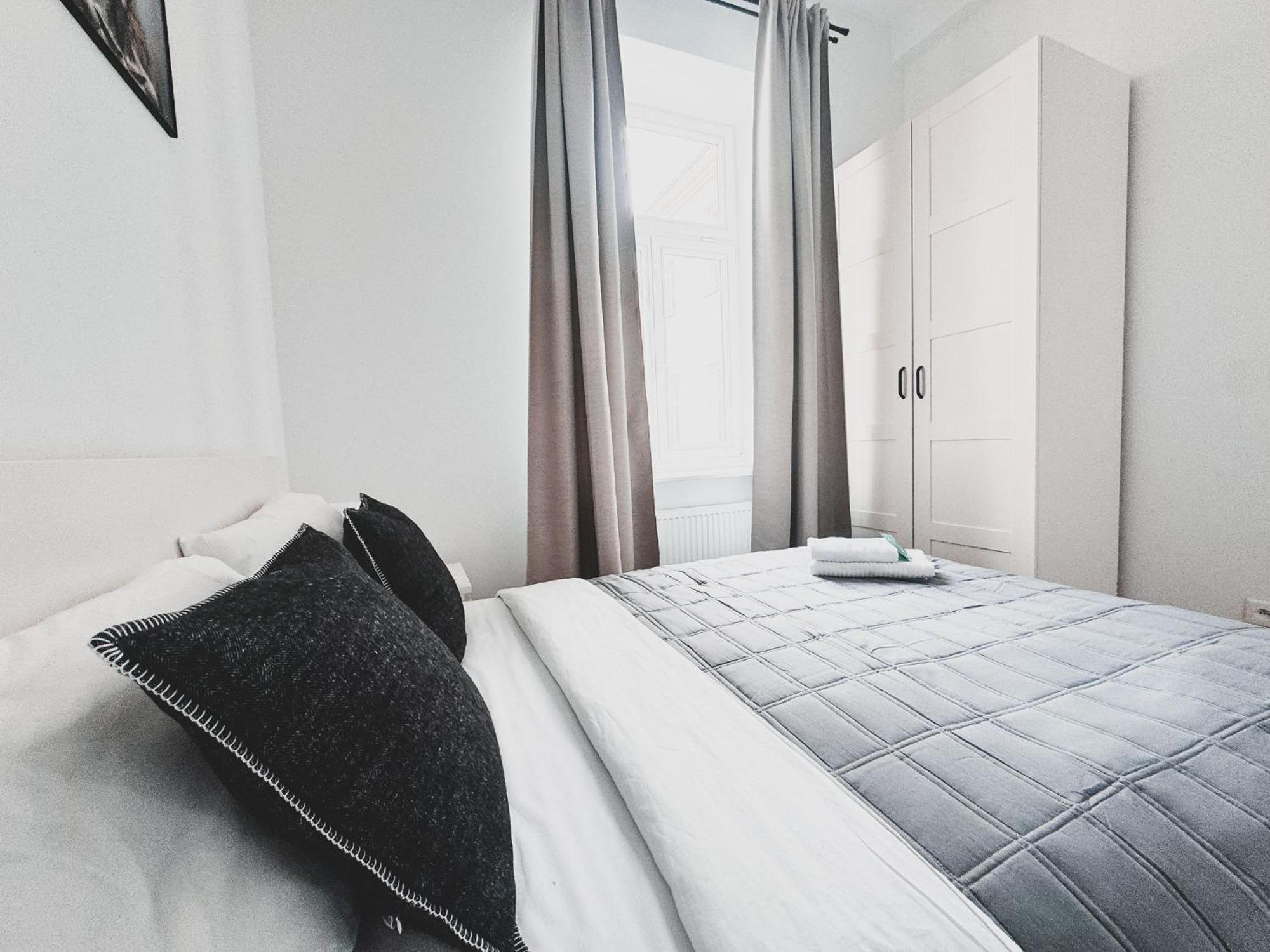 Luxury Design Apartments - Poznanska Warsaw City Center Bagian luar foto